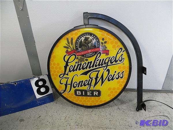 lot 8 image: Linenkugels Honey Weiss Lighted Sign.