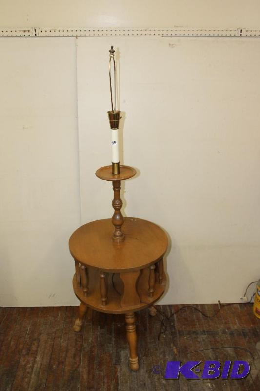 lot 100 image: Wood End Table  Lamp   Tested and works...