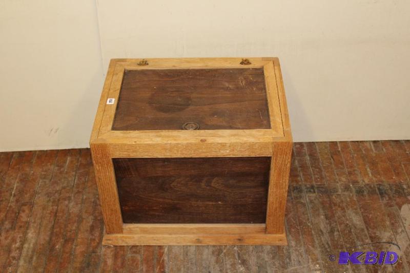 lot 102 image: Wooden Chest, needs a few screws replaced on ...