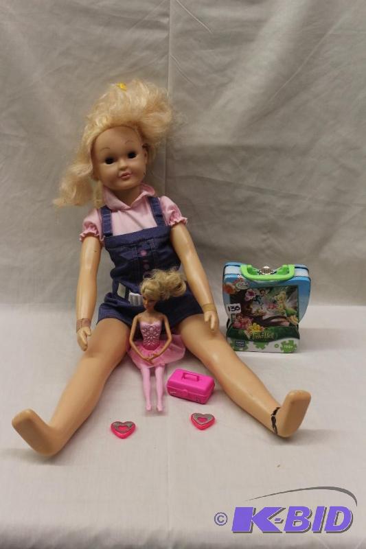 lot 135 image: Dolls ...