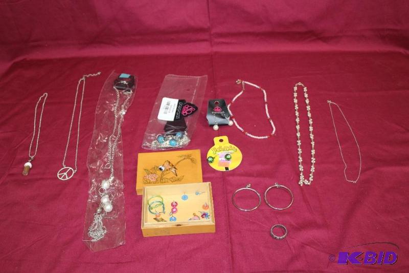 lot 174 image: Costume Jewlery ...
