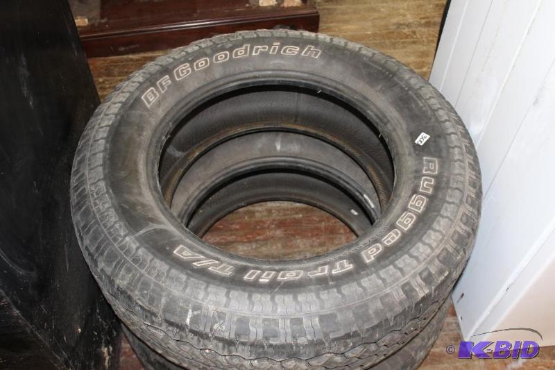 lot 300 image: P27565R18, Pair