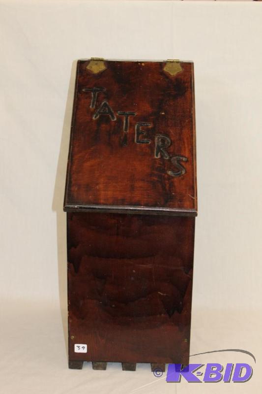 lot 39 image: Taters&nbspWood Storage Box  Great Condition...