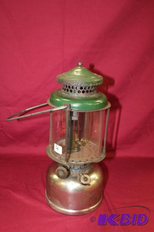 lot 4 image: Coleman Quick Lite Lantern Model 427