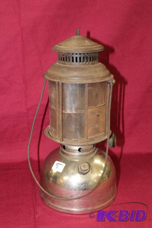 lot 5 image: Coleman Lantern - No Markings