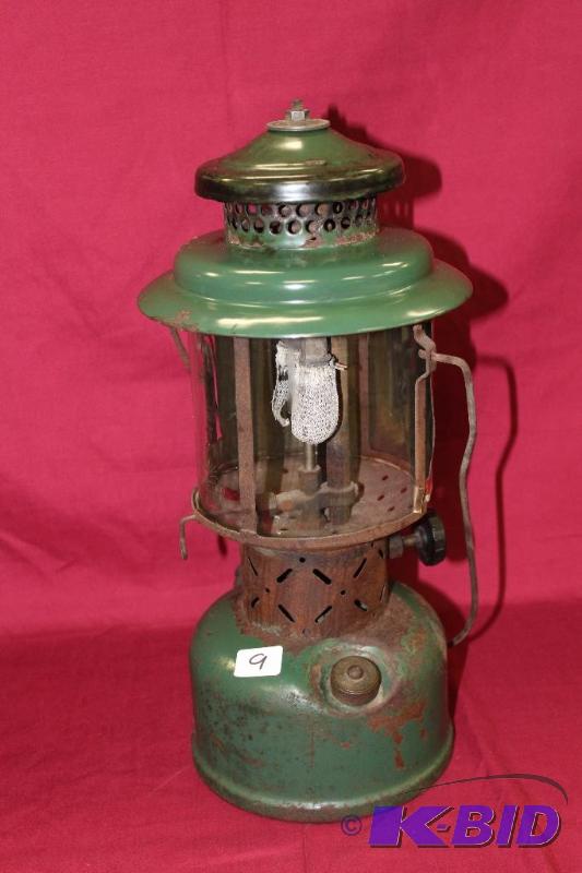 lot 9 image: Coleman Lantern 220C