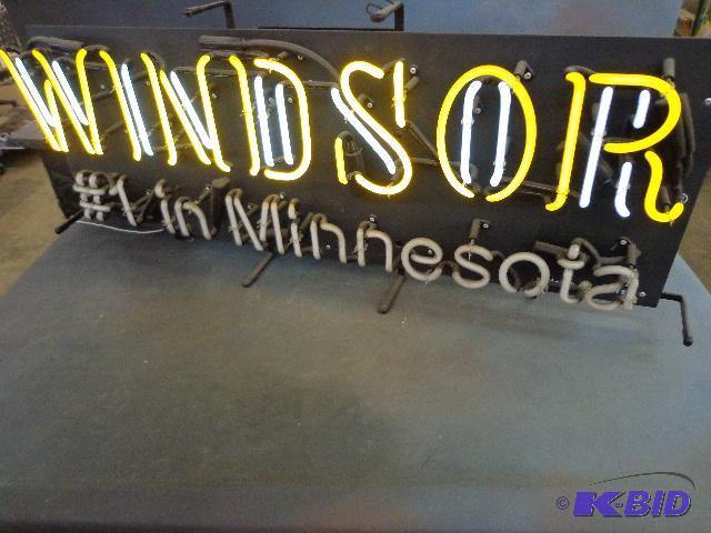 Windsor Neon Sign   Top part works, bottom do...