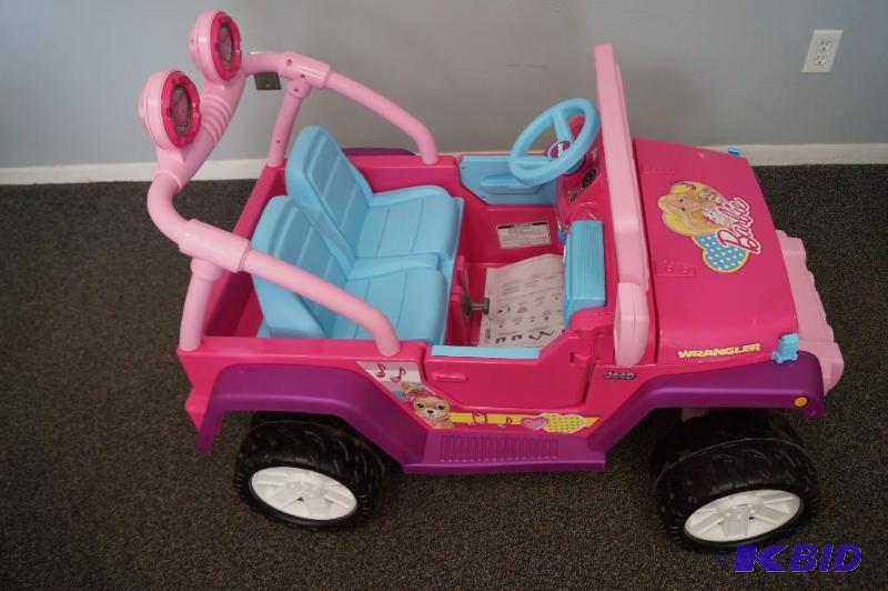 lot 105 image: Barbie Jeep Wrangler