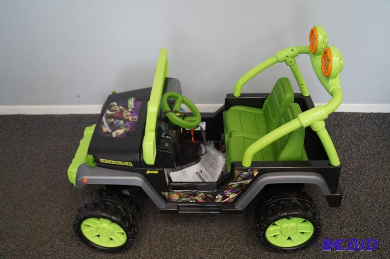 lot 108 image: Teenage Mutant Ninja Turtles Jeep Wrangler