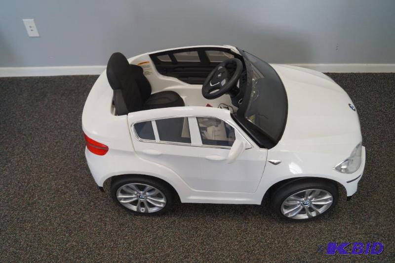 lot 111 image: White BMW X-6