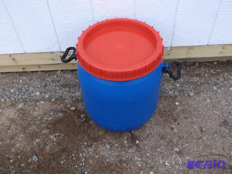 18 gallon food grade barrel with screw on lid...