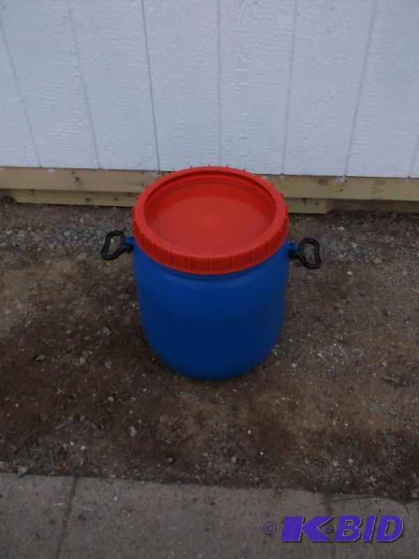 18 gallon food grade barrel with screw on lid...