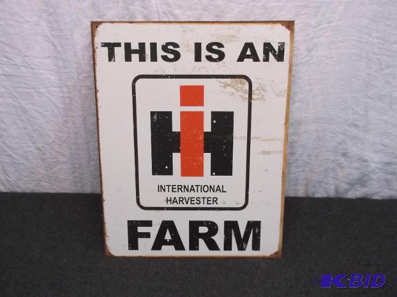 Collectable metal International Harvester sig...