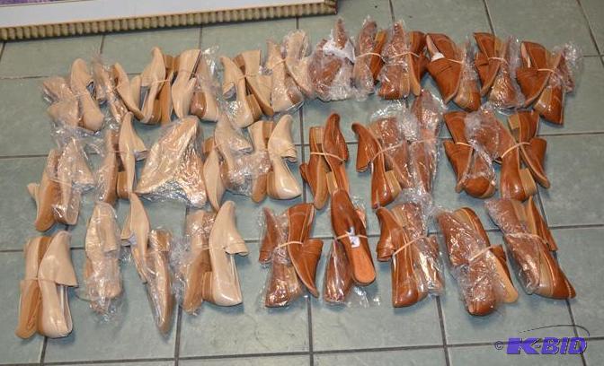 lot 58 image: Sabrina new shoes made in Italy. 30 pairs siz...