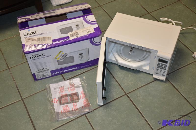 lot 63 image: Walmart Microwave model RGTM701 1050 watts ap...