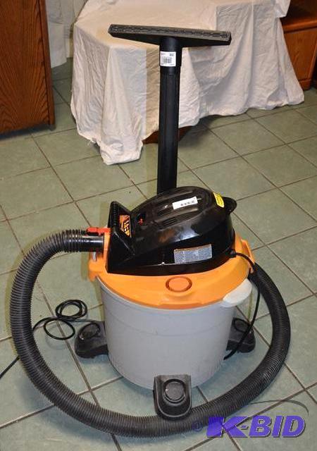 lot 70 image: Rigid 12 gallon shop vac 5 hp...