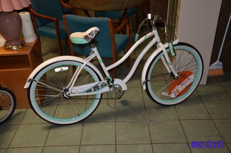 lot 91 image: Huffy Cruiser Cranbrook ladies bicycle 26&quo...