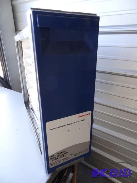 lot 40 image: Honeywell High efficiency media air cleaner. ...