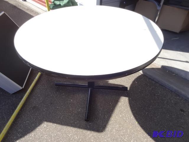 lot 47 image: 42" metal framed round table...