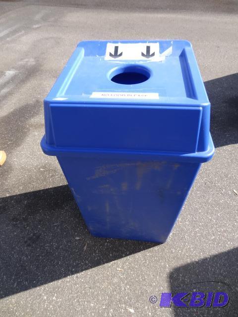lot 52 image: Recycling can with removable top...