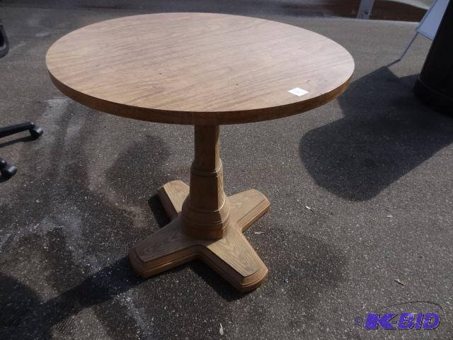 lot 54 image: 30" round table...
