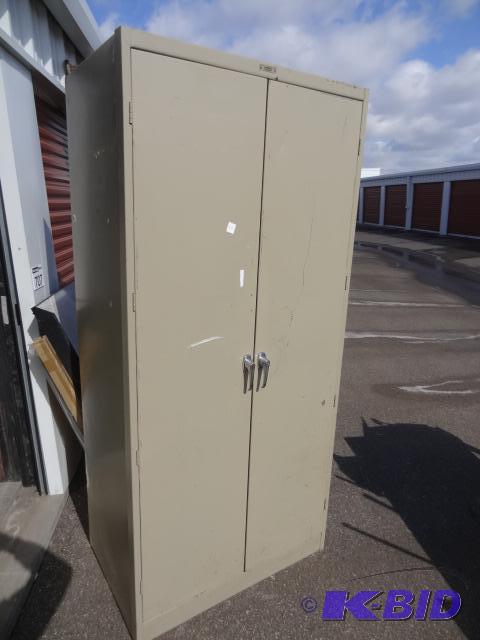 lot 60 image: 2 door metal cabinet. 4 shelves inside. 36 x ...