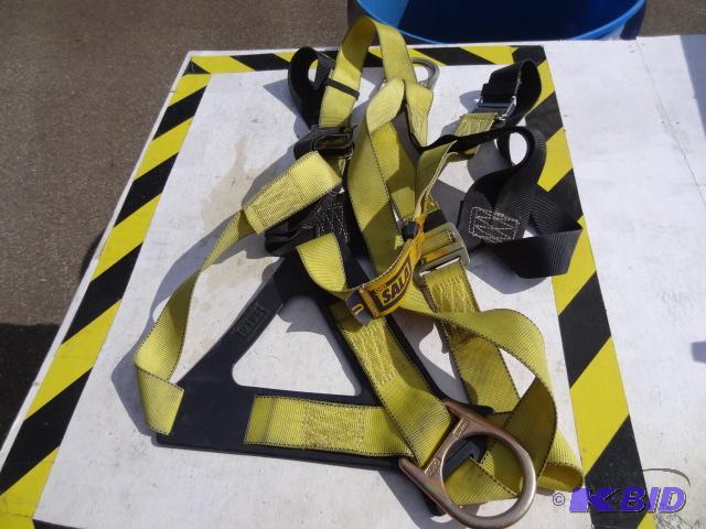 lot 96 image: DBI sala fall protection harness....