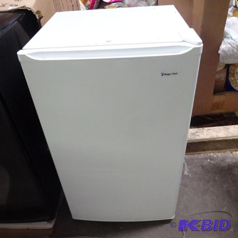 lot 291 image: New Magic Chef 4.4 cu ft refridgerator. White...