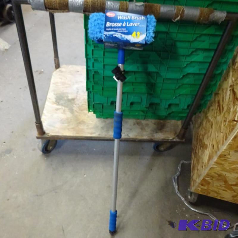 lot 300 image: New Mallory Flow Thru Wash Brush. Hooks to ga...