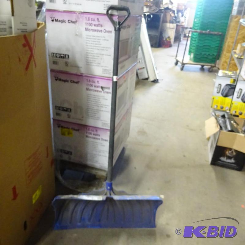 lot 306 image: New SteelCore Heavy Duty Poly Snow Pusher Sho...