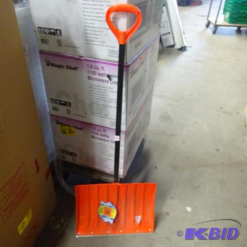 lot 309 image: New BigFoot Super Snow Shovel. Poly blade wit...