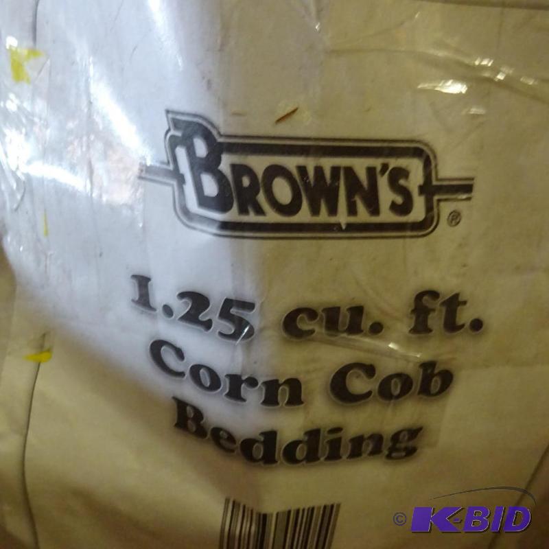 lot 313 image: New bag corn cob bedding. 1.25 cu ft...