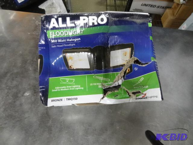 lot 32 image: New Cooper lighting brand all pro reflector o...