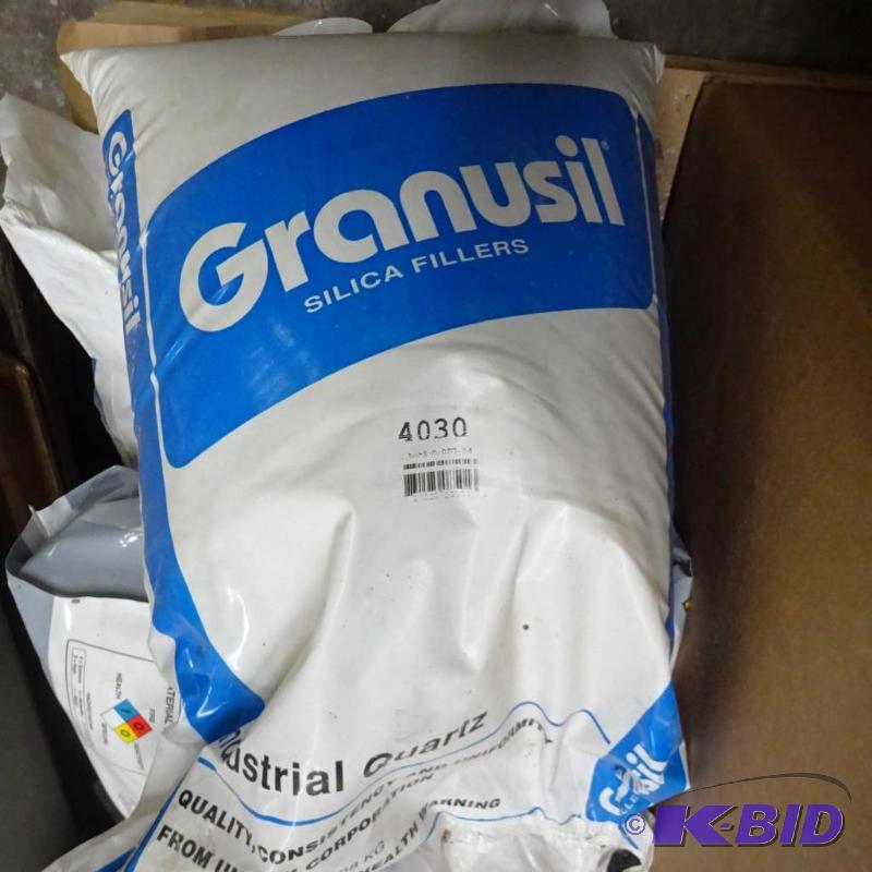 lot 320 image: New Qty 2 bags of Granusil Crushed Quartz. Us...