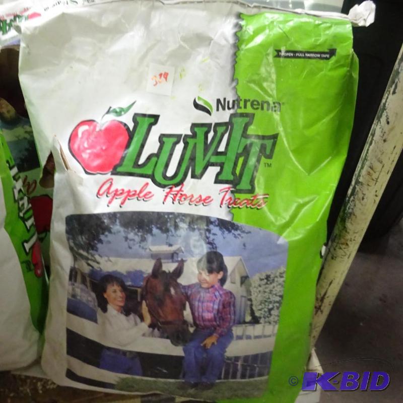 lot 329 image: New Qty 2 bags of Nutrena LuvIt Apple Horse T...
