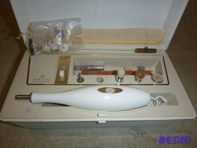 lot 111 image: GE Personal Nail Groomer...