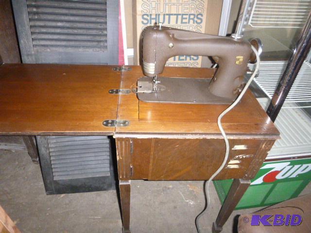 lot 125 image: Vintage Montgomery Wards Sewing Machine...