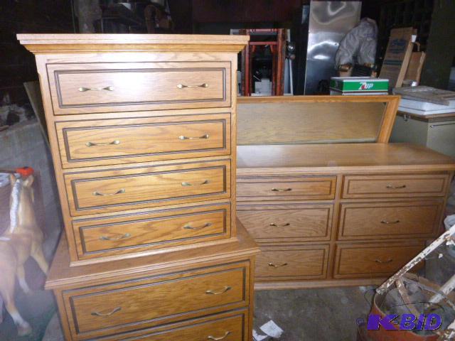 lot 127 image: Oak Dresser with Mirror and Chest of Drawers ...