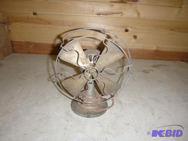 lot 134 image: Vintage Star Electric Fan Tested and works....