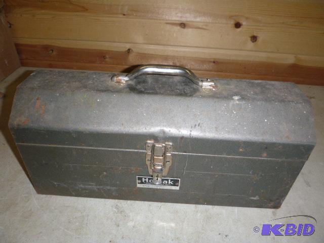 lot 141 image: Homak 19" Toolbox With miscellaneous too...
