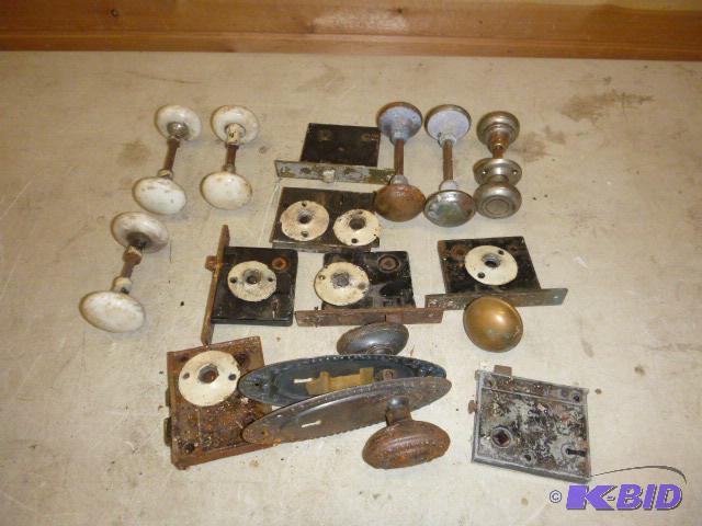 lot 150 image: Miscellaneous Vintage Door Knobs and Hardware...