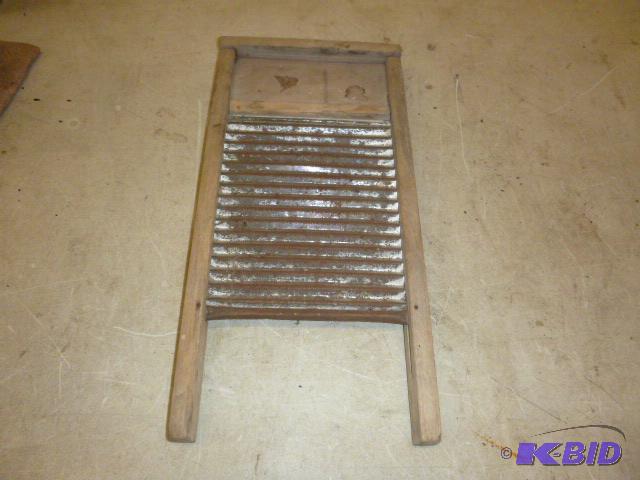 lot 162 image: Vintage Wash Board 17 12"...
