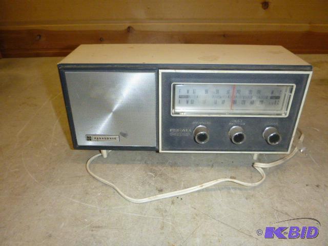 lot 169 image: Old Panasonic AMFM Radio Tested and works....
