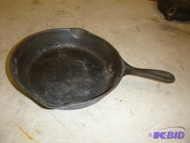 lot 193 image: 9" Cast Iron Pan...