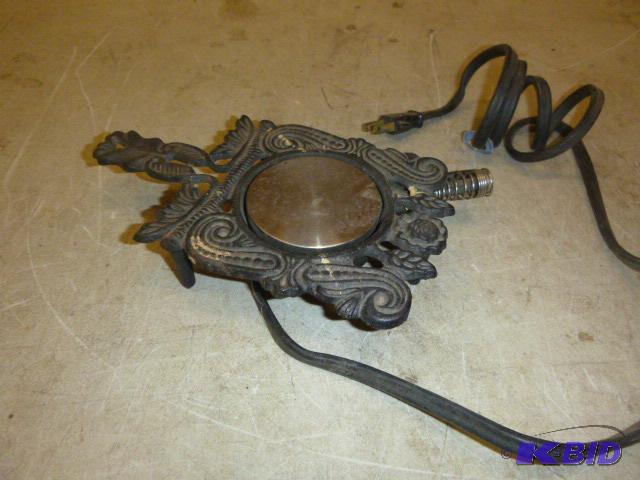 lot 199 image: Vintage Williamsburg Food Warmer Model 1700 -...