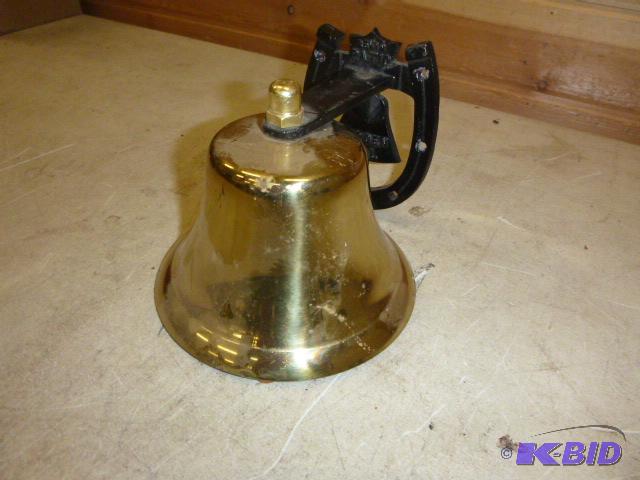 lot 212 image: Belvin Patio Garden Bell...