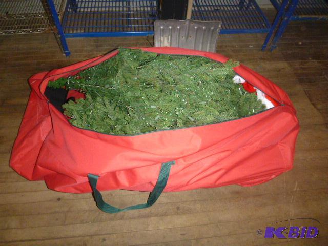 lot 23 image: Large Pre-Lit Christmas Tree Comes with carry...
