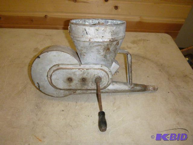 lot 271 image: Vintage Powder Fogger...