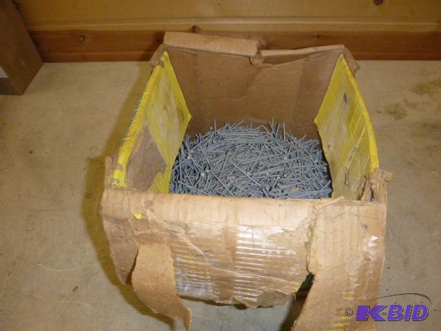 lot 274 image: Box of Wood Siding Shank Nails 10d 3"...