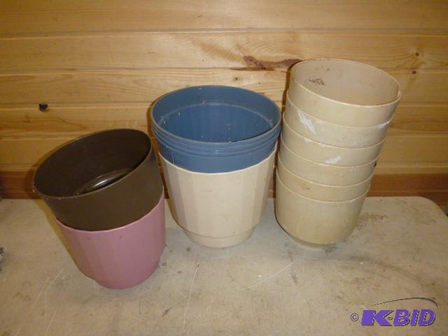 lot 299 image: Miscellaneous Planters...